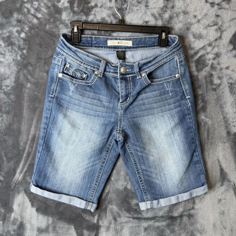Women’s Y2K Love X Nation Size 6 Saint Graphic Back Pockets Light Wash